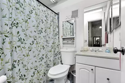 6760 NW 186th Ter, Hialeah, FL 33015 - Photo 23