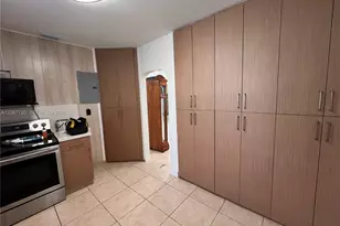 1318 NW 34th St, Miami, FL 33142 - Photo 13