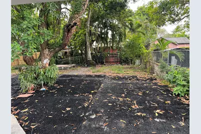 1318 NW 34th St, Miami, FL 33142 - Photo 23