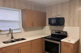 1318 NW 34th St, Miami, FL 33142 - Photo 15