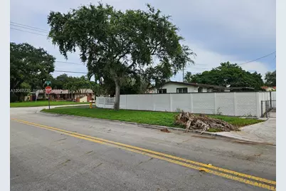 695 W 76th St, Hialeah, FL 33014 - Photo 5