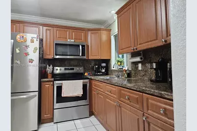 695 W 76th St, Hialeah, FL 33014 - Photo 9