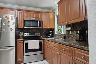 695 W 76th St, Hialeah, FL 33014 - Photo 9