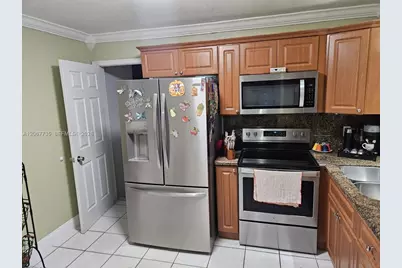 695 W 76th St, Hialeah, FL 33014 - Photo 11
