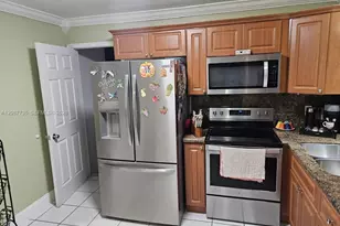 695 W 76th St, Hialeah, FL 33014 - Photo 11