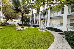 946 Bay Dr, Miami Beach, FL 33141 - Photo 37
