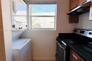 946 Bay Dr, Miami Beach, FL 33141 - Photo 15