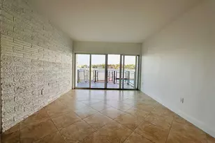 946 Bay Dr, Miami Beach, FL 33141 - Photo 7