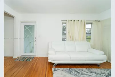 6250 NW 41st St, Virginia Gardens, FL 33166 - Photo 9