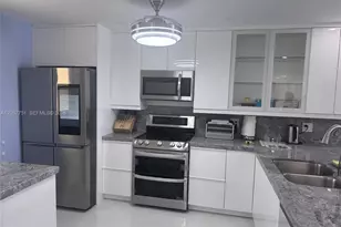 410 SE 2nd St, Hallandale Beach, FL 33009 - Photo 9