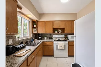 31 SW 8th St #1, Hallandale Beach, FL 33009 - Photo 17