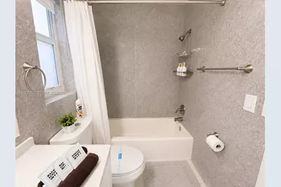 31 SW 8th St #1, Hallandale Beach, FL 33009 - Photo 19