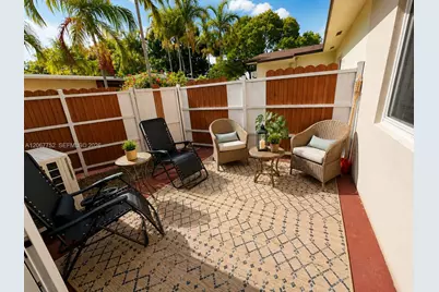 31 SW 8th St #1, Hallandale Beach, FL 33009 - Photo 25