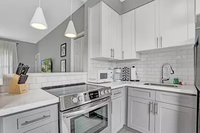 1431 Lincoln Ter #3, Miami Beach, FL 33139 - Photo 15