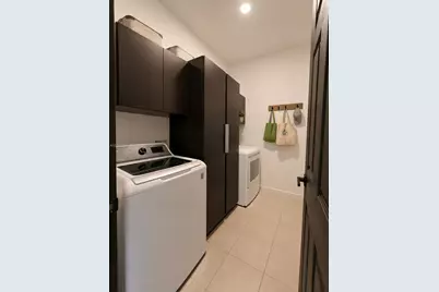 10944 W 35th Ln, Hialeah, FL 33018 - Photo 19