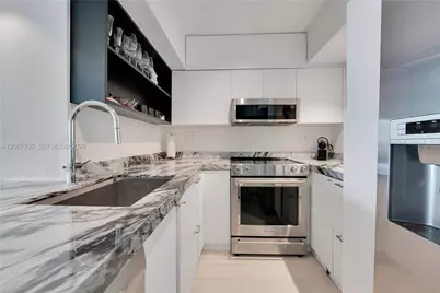 1000 West Ave #1417, Miami Beach, FL 33139 - Photo 3