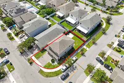 572 NE 6th Pl, Homestead, FL 33034 - Photo 5