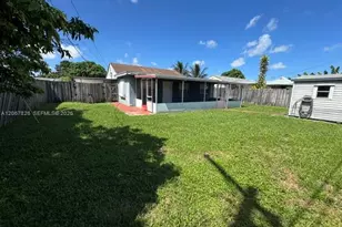 740 SE 4th Pl, Hialeah, FL 33010 - Photo 11