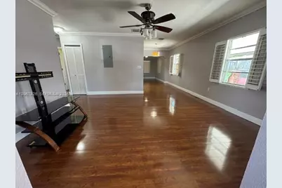 740 SE 4th Pl, Hialeah, FL 33010 - Photo 17