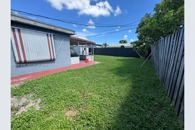 740 SE 4th Pl, Hialeah, FL 33010 - Photo 9