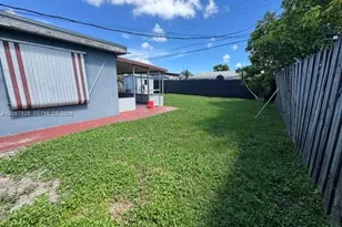 740 SE 4th Pl, Hialeah, FL 33010 - Photo 9