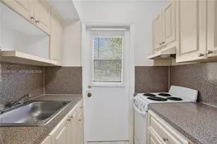 140 SW 30th Ct, Miami, FL 33135 - Photo 9