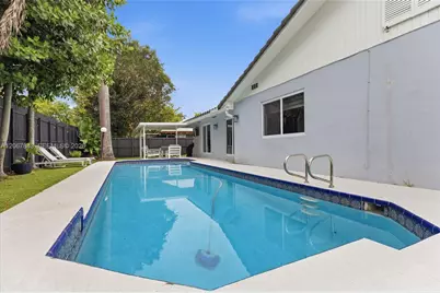 19040 S Saint Andrews Dr, Hialeah, FL 33015 - Photo 23