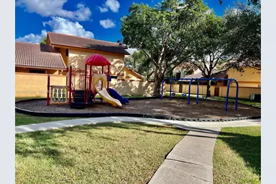 900 SW 113th Ter, Pembroke Pines, FL 33025 - Photo 29