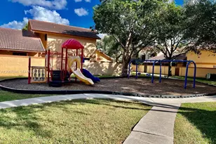 900 SW 113th Terrace, Pembroke Pines, FL 33025 - Photo 29