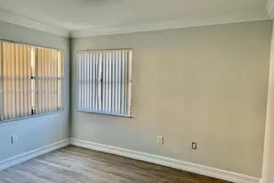 900 SW 113th Terrace, Pembroke Pines, FL 33025 - Photo 9