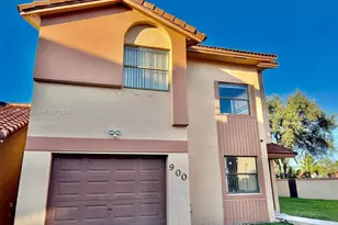 900 SW 113th Terrace, Pembroke Pines, FL 33025 - Photo 3