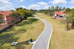 900 SW 113th Terrace, Pembroke Pines, FL 33025 - Photo 33