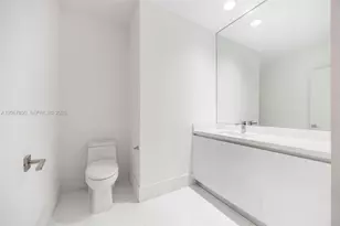 801 South Pointe Dr, Miami Beach, FL 33139 - Photo 25