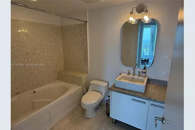 185 SW 7th St #4010, Miami, FL 33130 - Photo 13