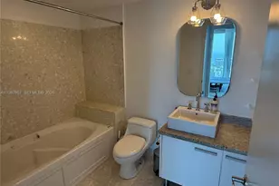 185 SW 7th St, Miami, FL 33130 - Photo 13