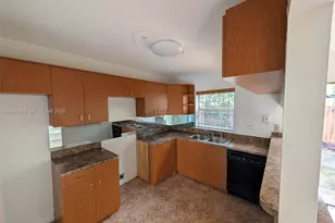 5664 Blueberry Ct, Lauderhill, FL 33313 - Photo 7