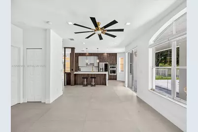 1800 NW 78th Ave, Pembroke Pines, FL 33024 - Photo 37