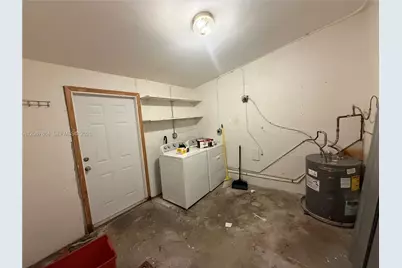 733 W 35th St, Hialeah, FL 33012 - Photo 27