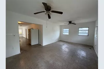 733 W 35th St, Hialeah, FL 33012 - Photo 11
