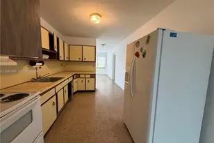 733 W 35th St, Hialeah, FL 33012 - Photo 9