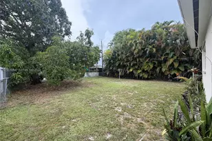 733 W 35th St, Hialeah, FL 33012 - Photo 25