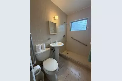 733 W 35th St, Hialeah, FL 33012 - Photo 15