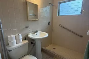 733 W 35th St, Hialeah, FL 33012 - Photo 15