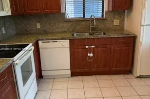 164 Lakeview Dr, Weston, FL 33326 - Photo 9