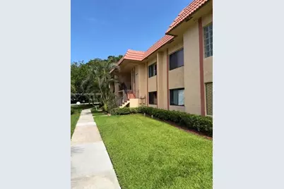 164 Lakeview Dr #204, Weston, FL 33326 - Photo 1