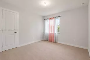 1056 SE 23rd Ave, Homestead, FL 33035 - Photo 9