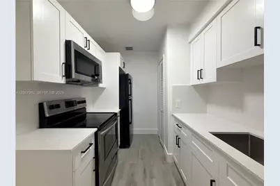 4060 SW 6th St, Miami, FL 33134 - Photo 5