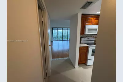 20500 W Country Club Dr #517, Aventura, FL 33180 - Photo 3