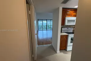 20500 W Country Club Dr, Aventura, FL 33180 - Photo 3