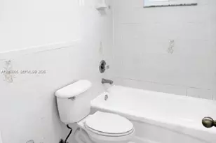 3260 W 70th St, Hialeah, FL 33018 - Photo 15